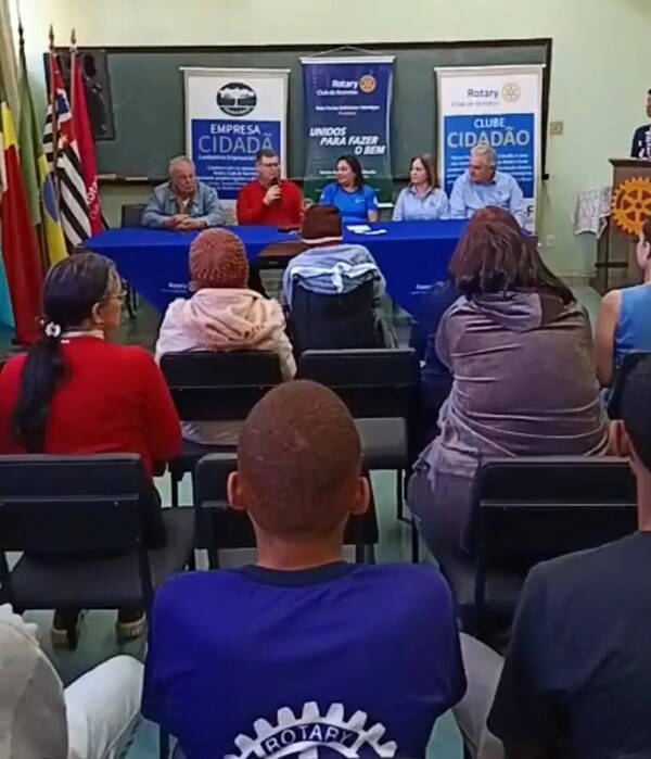 Entrega das cadeiras de Rodas do Programa Mobilidade Para Todos do Rotary Club de Barretos. 

Moment...