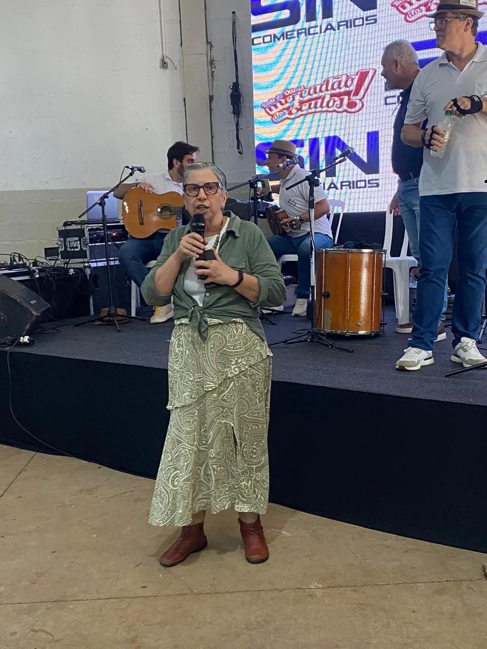 Feijoada Solidária a Três Mãos: um sucesso de sabor, música e solidariedade!

No último sábado, 02/0...