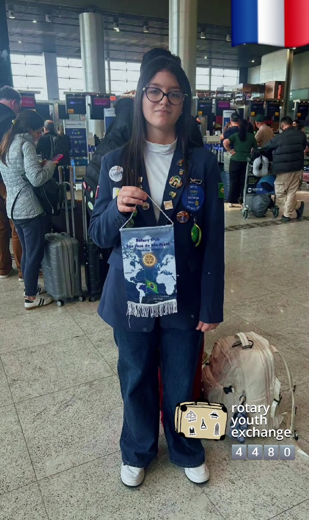 Texto do YEP 4480

No nosso chegadas e partidas, temos o embarque da nossa querida Alice rumo a Fran...