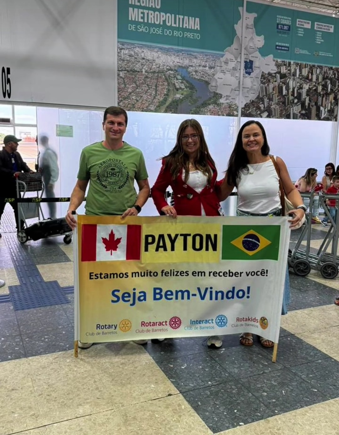 Texto do YEP 4480

Nosso chegadas e partidas de hoje é o desembarque da nossa querida Canadense Payt...