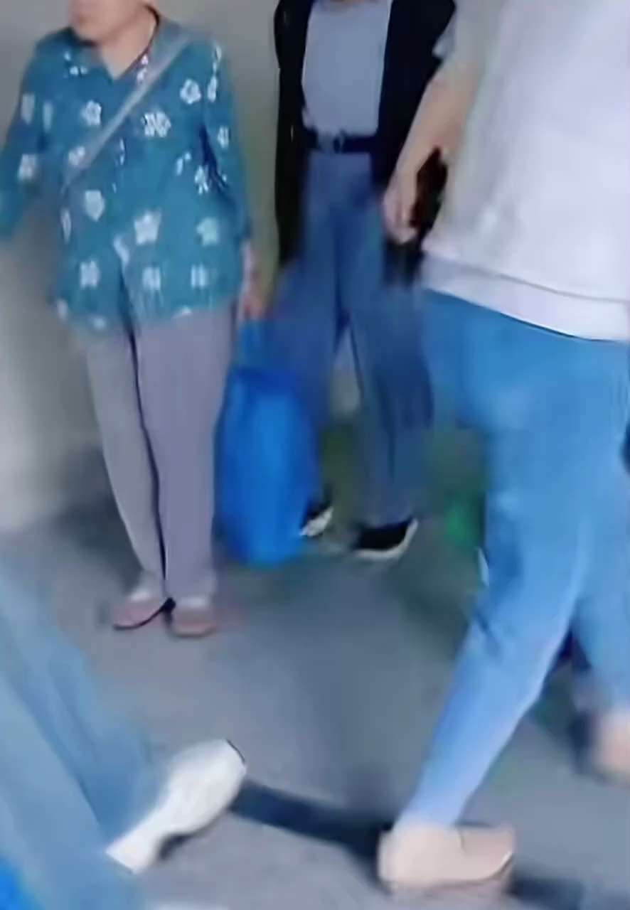 共党五毒俱全，学校作恶当先‼️
😱8月31日沈阳师大数千人水中毒！
😱9月11日汕尾华美学校上百小学生食物中毒！
😱9月12日济宁朝阳学校数百学生食物中毒！
💥出事后学校立即行动：解散家长群，...