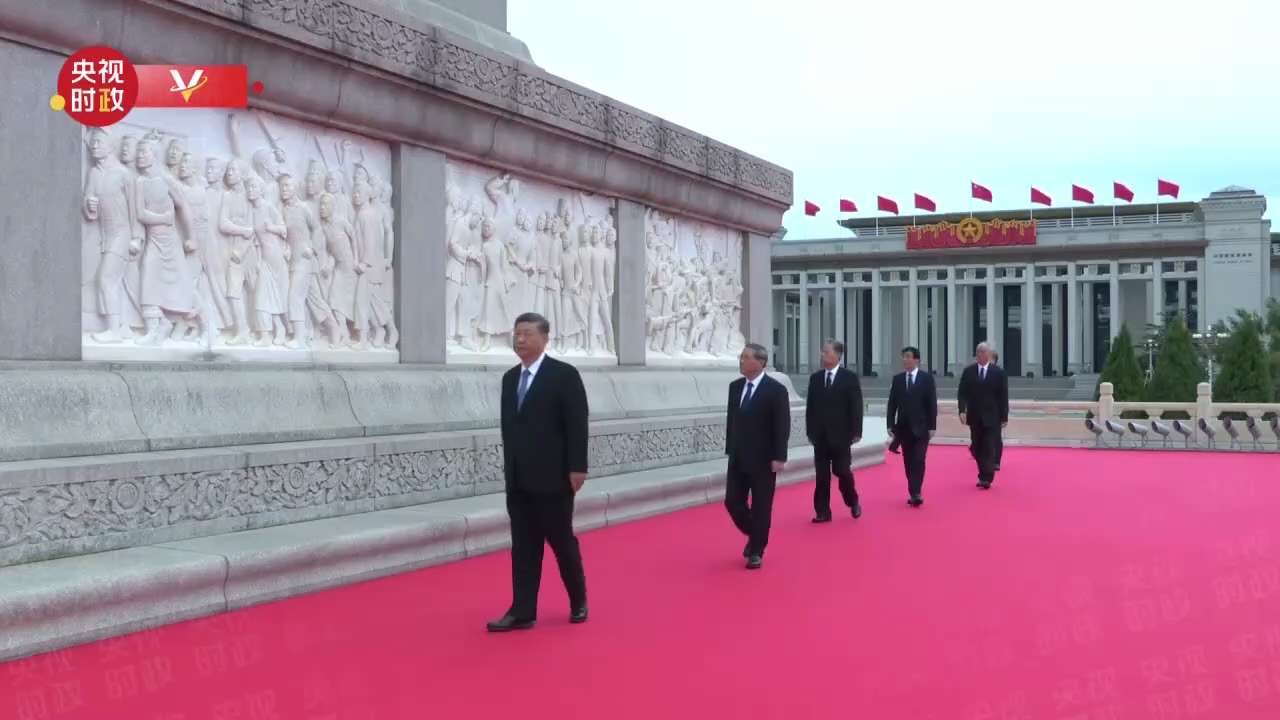 稍后给大家讲一个“狮子王”的故事
不过这是一只“坏辛巴”