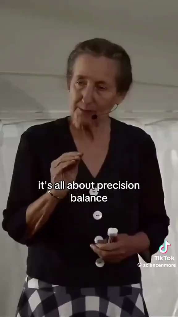 Barbara O’Neill 曾说：“我们认为胆固醇水平为 350 是完全正常的。如今医生要求将胆固醇降到 150，每次降低标准，就意味着更多人需要服药。这不是健康医疗，而是贪婪的营销。
他汀类药物...