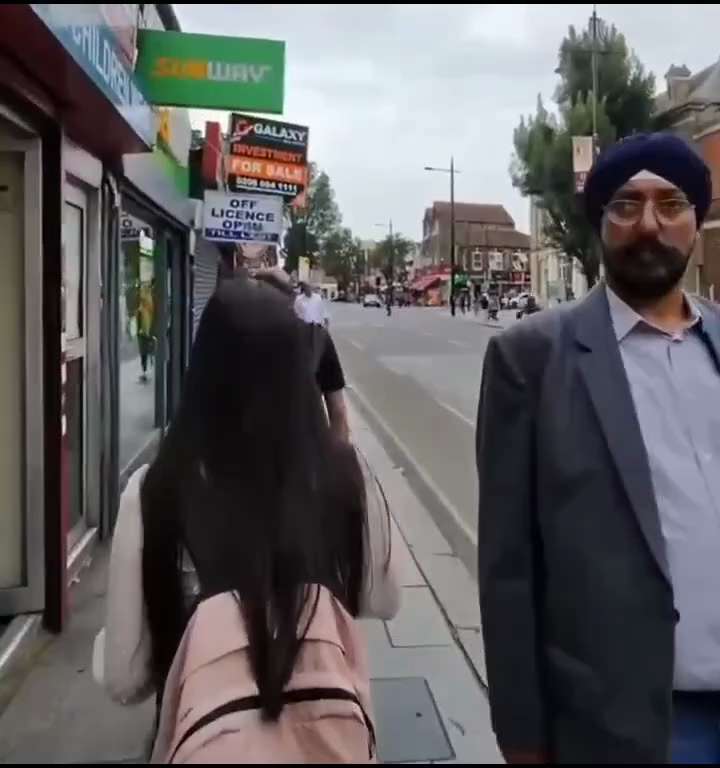 This is London.
Who are YOU? (The Who 🇬🇧)👇