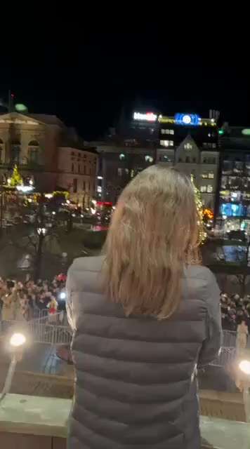 【美国之声--成功逃离】2025年12月10日委内瑞拉反对派领袖之一马查多（María Corina Machado）成功逃离委内瑞拉，11日抵达挪威奥斯陆。

昨天她女儿代她接受了2025年诺贝尔和...