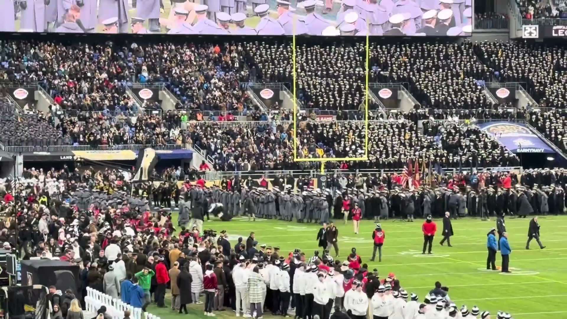 Navy Seals and West Point’s Golden Knights Parachute Jump at the #ArmyNavyGame 2025
