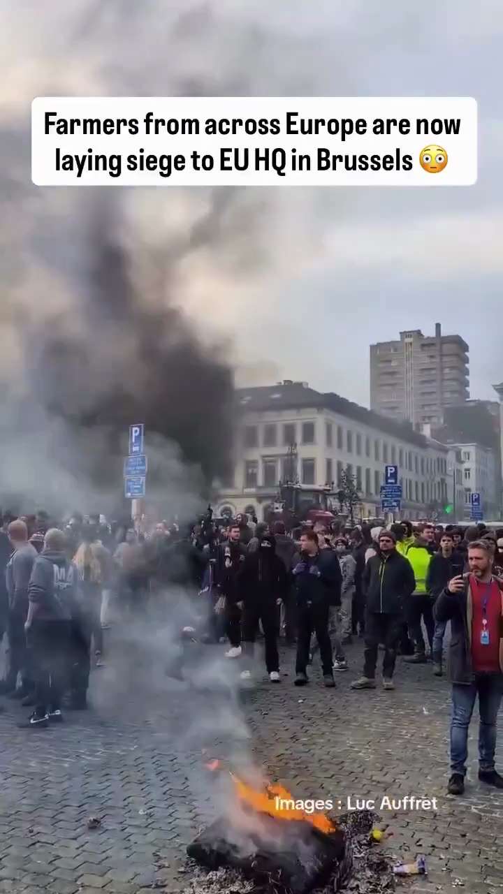 💥💥💥
🇪🇺 Farmers across Europe taking the fight to the corrupted unelected bureaucrats at the Eur...