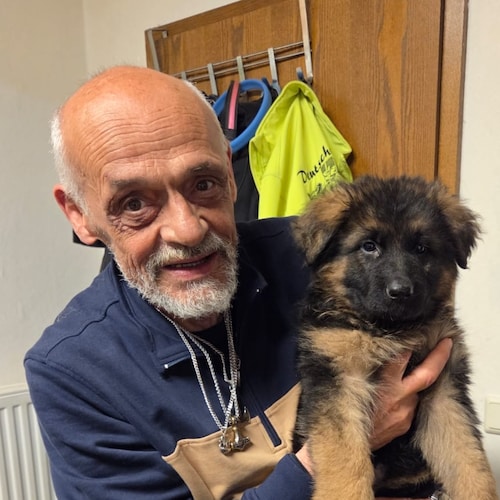 Mein Lebenserfahrung dauert schon 73 jahre
Und ich werde mir von keinem Rot-Grünen irgend etwas erzählen lassen!
Ich bin...