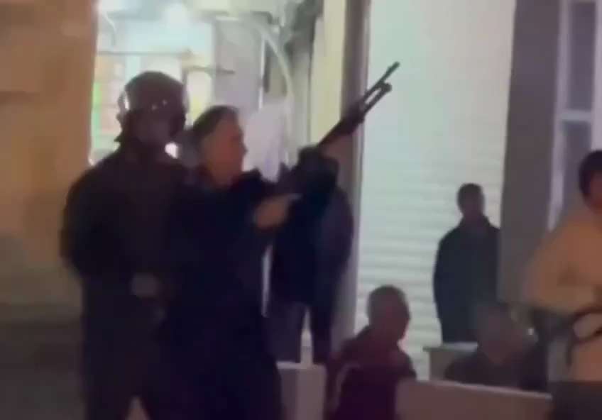 🇮🇷 The Islamic regime in Iran shut down the internet so you wouldn't see these shootings of protes...