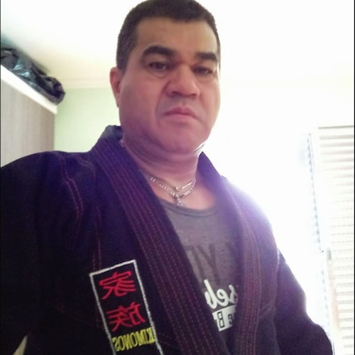 De Direita Conservadora, temente a Deus, de família tradicional e Bolsonarista... 
DEUS É BOM E O DIABO NÃO PRESTA ...