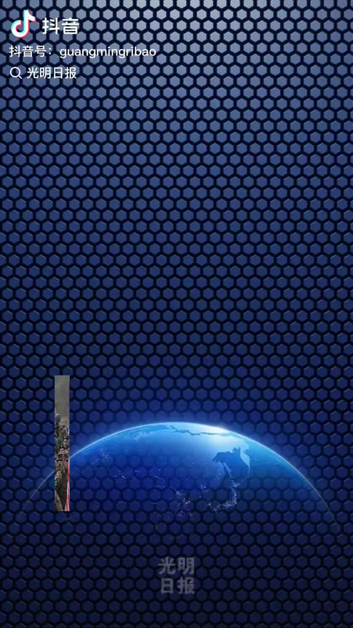 #最新照片显示德国士兵已抵达格陵兰首府努克
2026年1月16日，德国联邦国防军13人侦察小组，乘 A400M 运输机抵达，预计停留至 1月17日进行短期评估任务。
1️⃣ 他们来干什么？
侦察部署，...