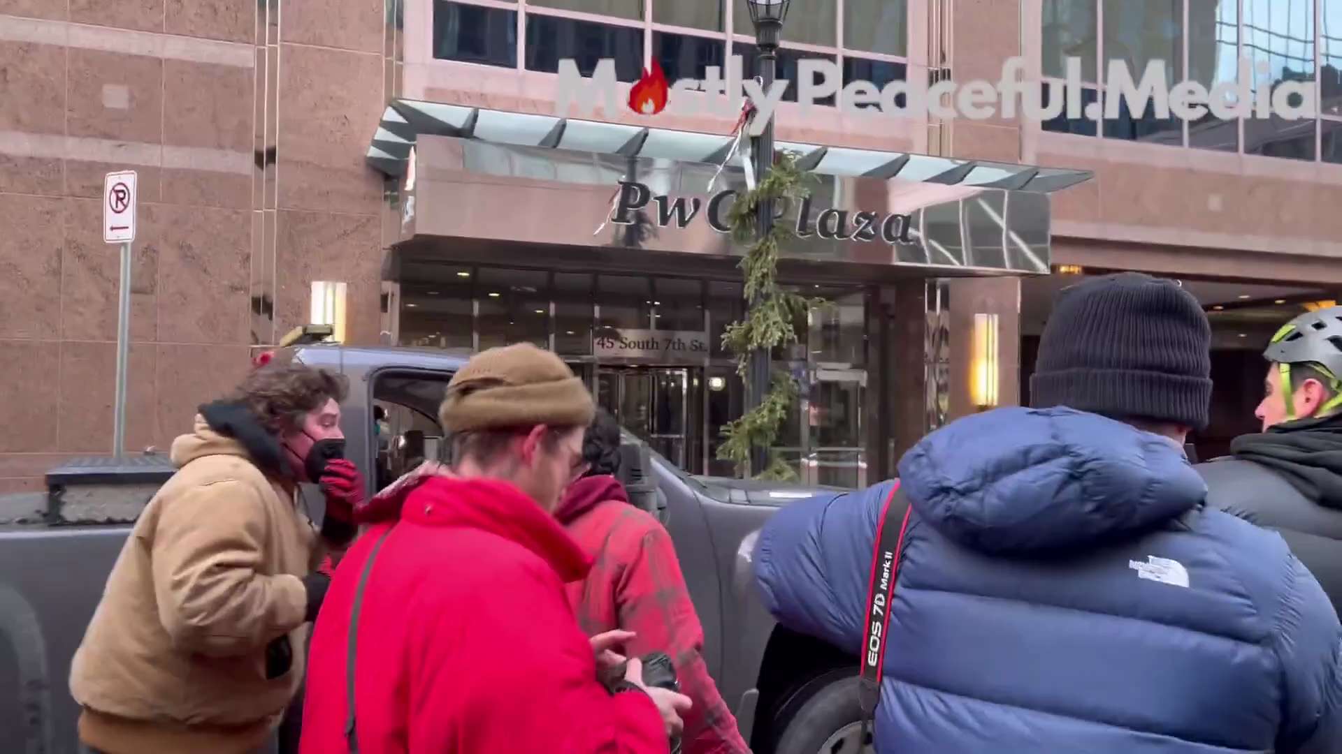 Anti-ICE protesters in Minneapolis made a man take off his American flag hoodie that said “Freedom”:...