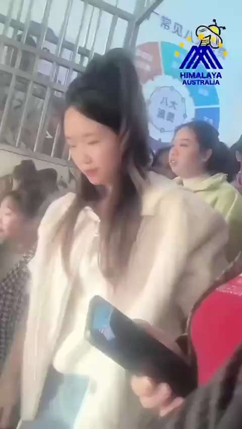 編號：4️⃣0️⃣2️⃣
【中共乱象】1月19日，福建晋江加来盟鞋厂数百名工人集体罢工，抗议工价一降再降，导致工人每天工作十多个小时，每月工资却只有3000元左右。
🔗himalayaustrali...