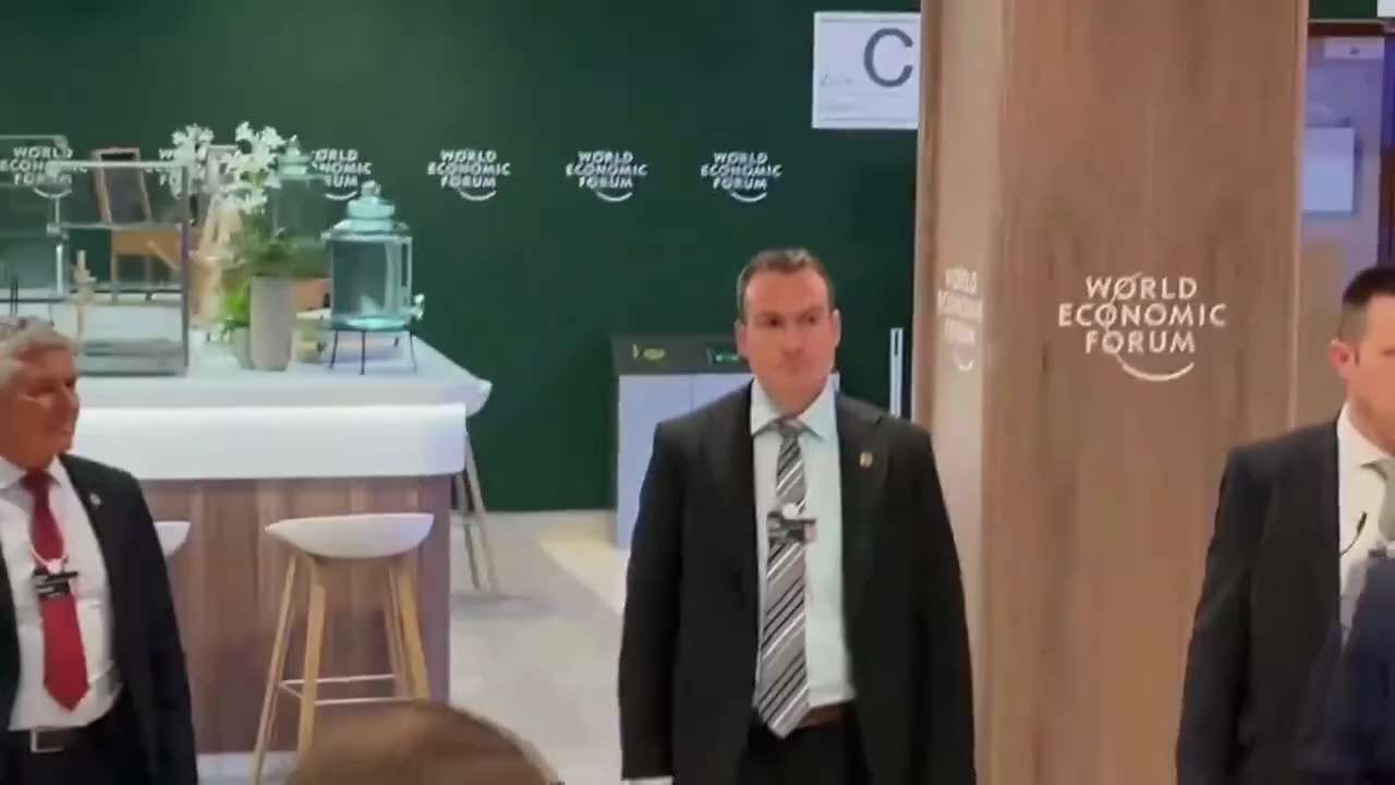 🚨突发：特朗普总统确认，美国与格陵兰的重大协议将“无限期”生效

《交易的艺术》在海外的真实演绎！

“这项协议让我们得到了一切想要的。真正的国家安全！”🔥

“协议很快就会公布……它让我们拿到了...