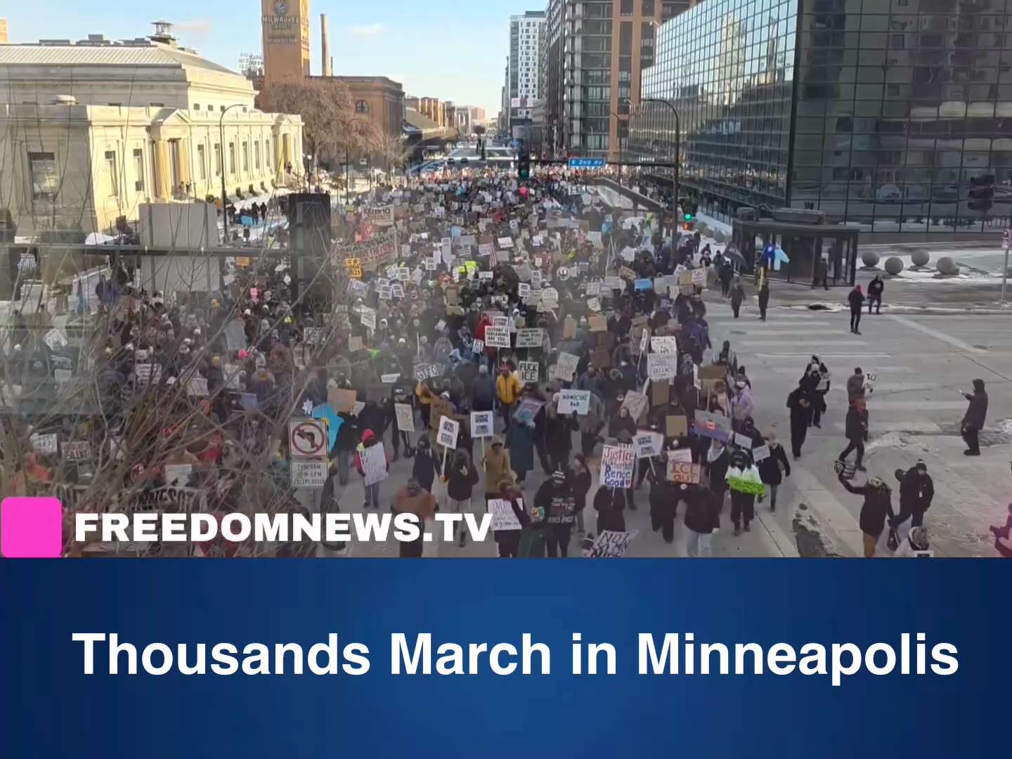 🚨 NOW: Thousands March in Minneapolis “Emergency Protest” After Armed Suspect Shooting
Huge anti-IC...