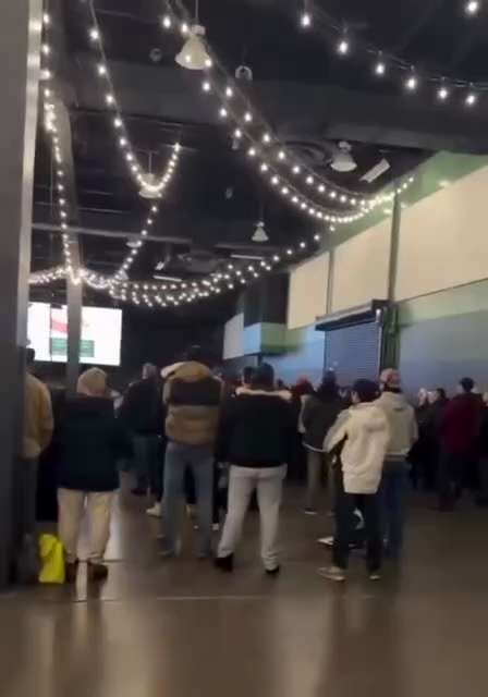 🇨🇦 Citizens in Alberta are demanding independence from Canada — this place was packed!
 

