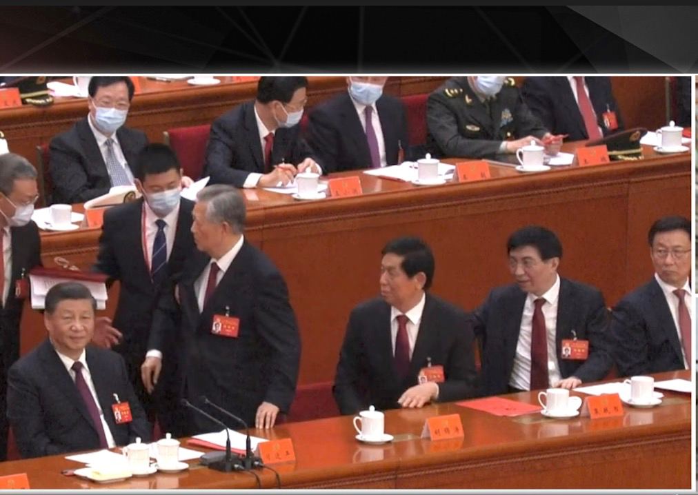 当年在现场的数千党员及一众中共老杂毛，就这么眼睁睁看着习太阳“大逆不道”而装聋作哑，胡锦涛做为习的“大恩人”，都能被这么“架出去”，胡至今和家人完全被控制，生死难测……😡😡😡

这些年过去了，你...