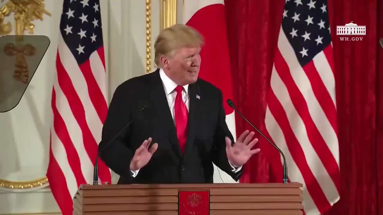 特朗普：“我并不寻求伊朗政权更迭。我希望他们不要拥有核武器。”

这就是为什么特朗普如此执着于伊朗的核武器问题，他需要让伊朗加入无核化阵营……但这并非易事，因为以色列想要升级事态……🤦🏻‍♀️