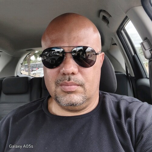 Anti comunista , Anti DITADURA e autoritarismo .