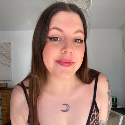 Iam Slyvia by my name, 36 years old by my age
and i am an Economist by my profession.
Im widower with one dauther 'im ...