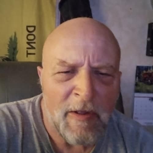 LEBRON JAMES CALLED HER “KKK BARBIE”… BUT KAROLINE LEAVITT’S 17 CALM WORDS BROUGHT HIM TO SILENCE
Wh...