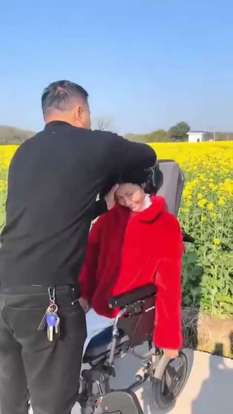 His was diagnosed with ALS just three years into their marriage.

After 20 years he is still by her ...