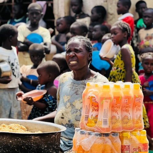 Proverbs 11:25 Says that the one who is gracious to the poor lends to God ✝️ he pay back for their work done please #DON...