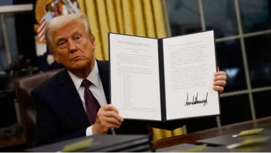 佛州空军基地爆炸未遂案发酵 中国非法移民与“出生公民权”争议再起

4月5日（秘密翻译组）——美国国土安全部近日披露，一起针对佛罗里达州麦克迪尔空军基地的爆炸未遂案持续发酵，涉案嫌疑人家庭背景引发广泛...