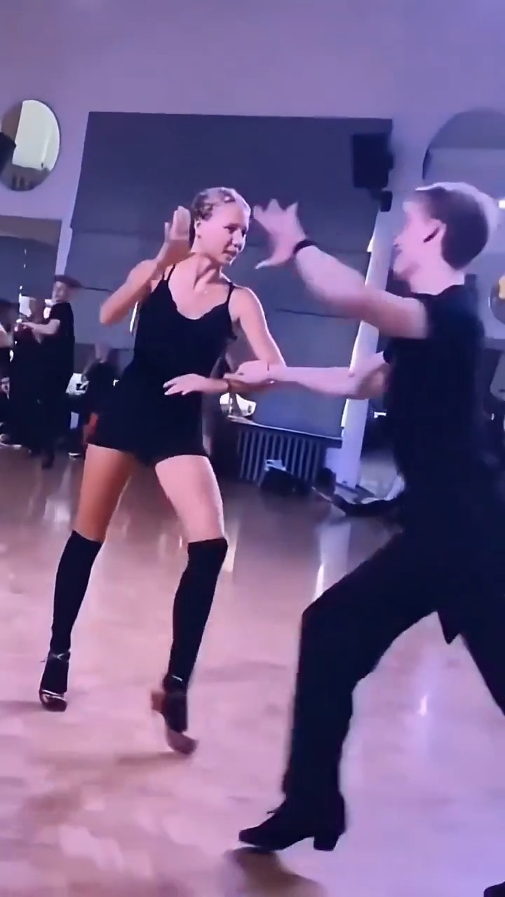 This couple is awesome 🤩Every step is perfect.🕺💃 They’re so much fun to watch.🫶👏👏 
