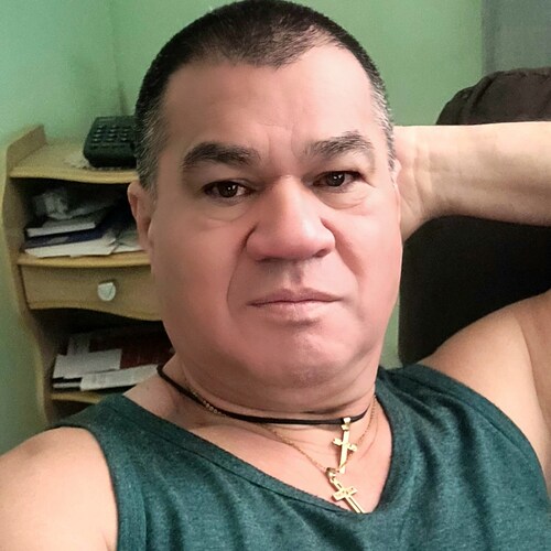 De Direita Conservadora, temente a Deus, de família tradicional e Bolsonarista... 
DEUS É BOM E O DIABO NÃO PRESTA ...