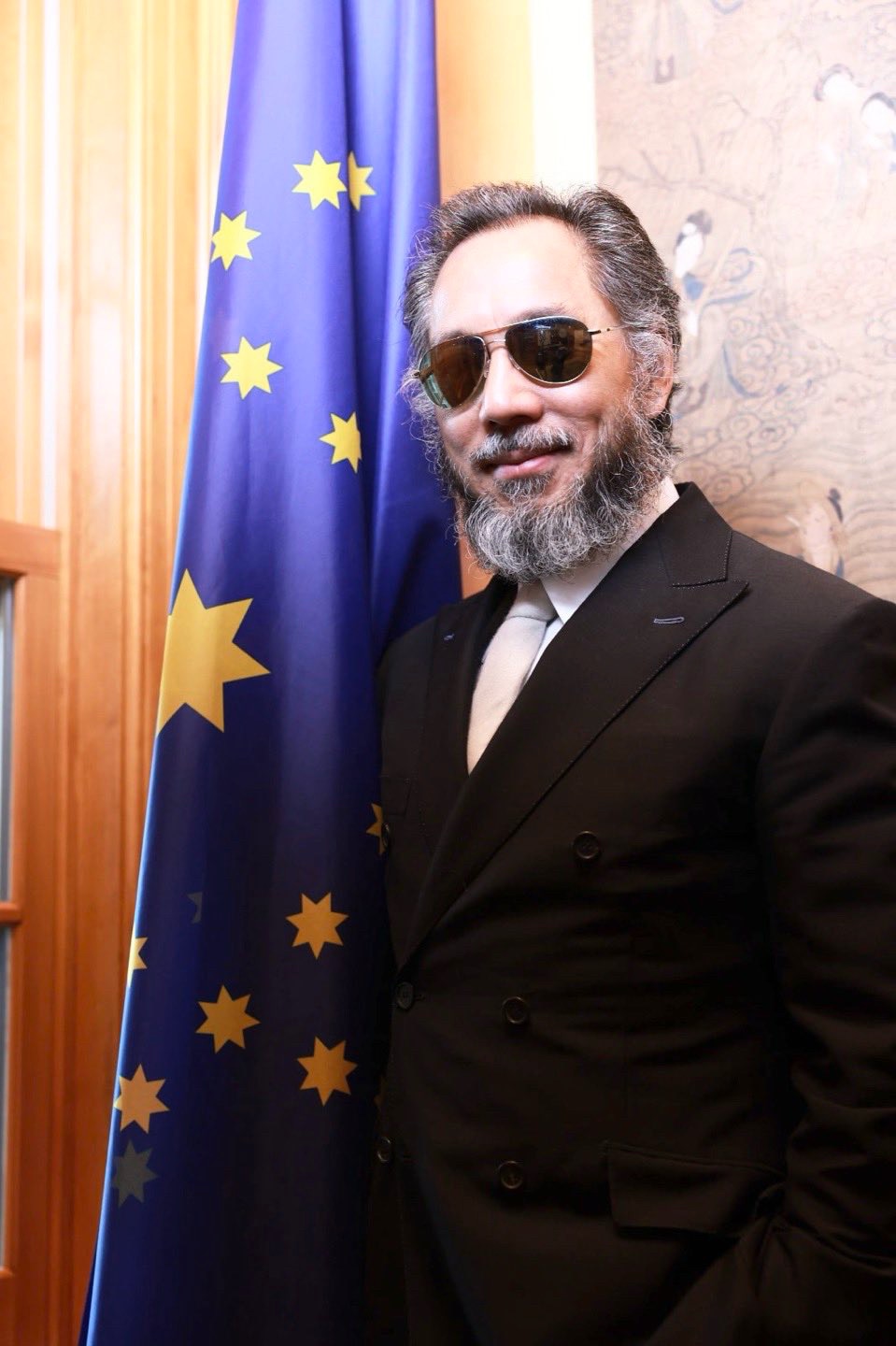 1.肯定100%赢
2.赢之前付出代价，被逮捕、羞辱
3.赢在证据和程序正义
4.司法部、国会一定会调查
5.将中共在西方渗透勾兑、西方腐败和司法部的黑暗力量全部挖出
6.美欧日俄等会发现被中共渗透的...