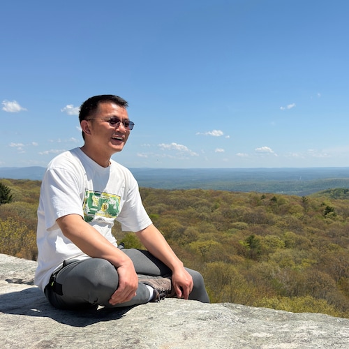 当失去了希望，会成为黑暗的一部分
当拥有了希望，会成为光明的一部分
悲观者总是正确的，但乐观者正在前行