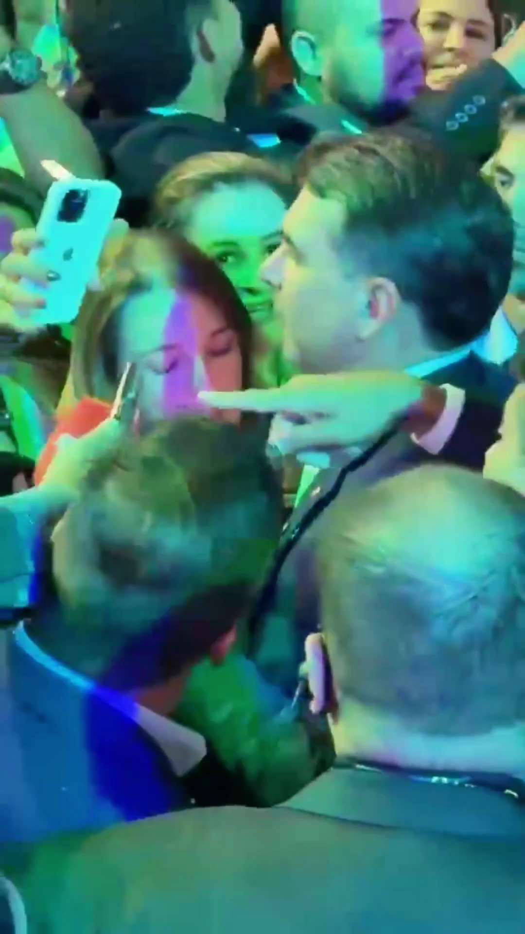 Flávio Bolsonaro na marcha dos prefeitos. E tem gente ainda caindo na narrativa de que nosso preside...