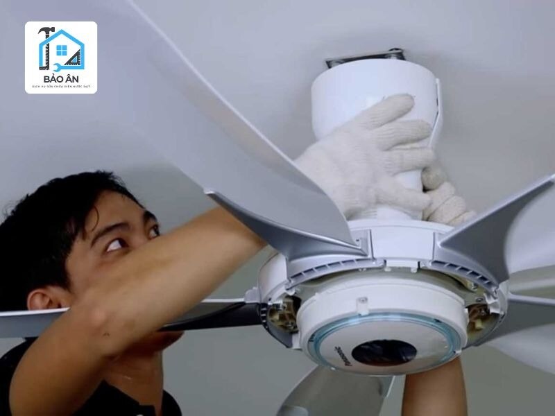 Việc lắp đặt quạt trần đúng kỹ thuật là yếu tố bắt buộc để đảm bảo an toàn, chống rơi vỡ và giúp thi...