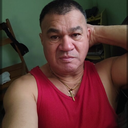 De Direita Conservadora, temente a Deus, de família tradicional e Bolsonarista... 
DEUS É BOM E O DIABO NÃO PRESTA ...