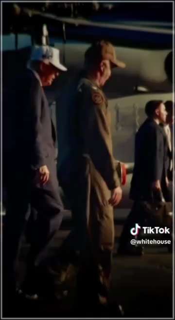 🇺🇸 President Trump preparing his team for 2026

- The White House on TikTok 