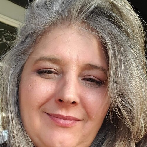 Living this great life, one day at a time. Wife, Gardner, Buisness owner of Hair Lounge. Trump won!