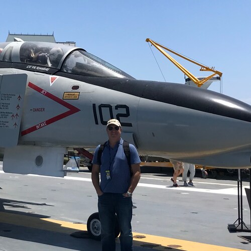 Conservative stuck in communist California. But leaving soon to Tennessee. Update: 1 foot in and 1 foot out. Knoxville b...