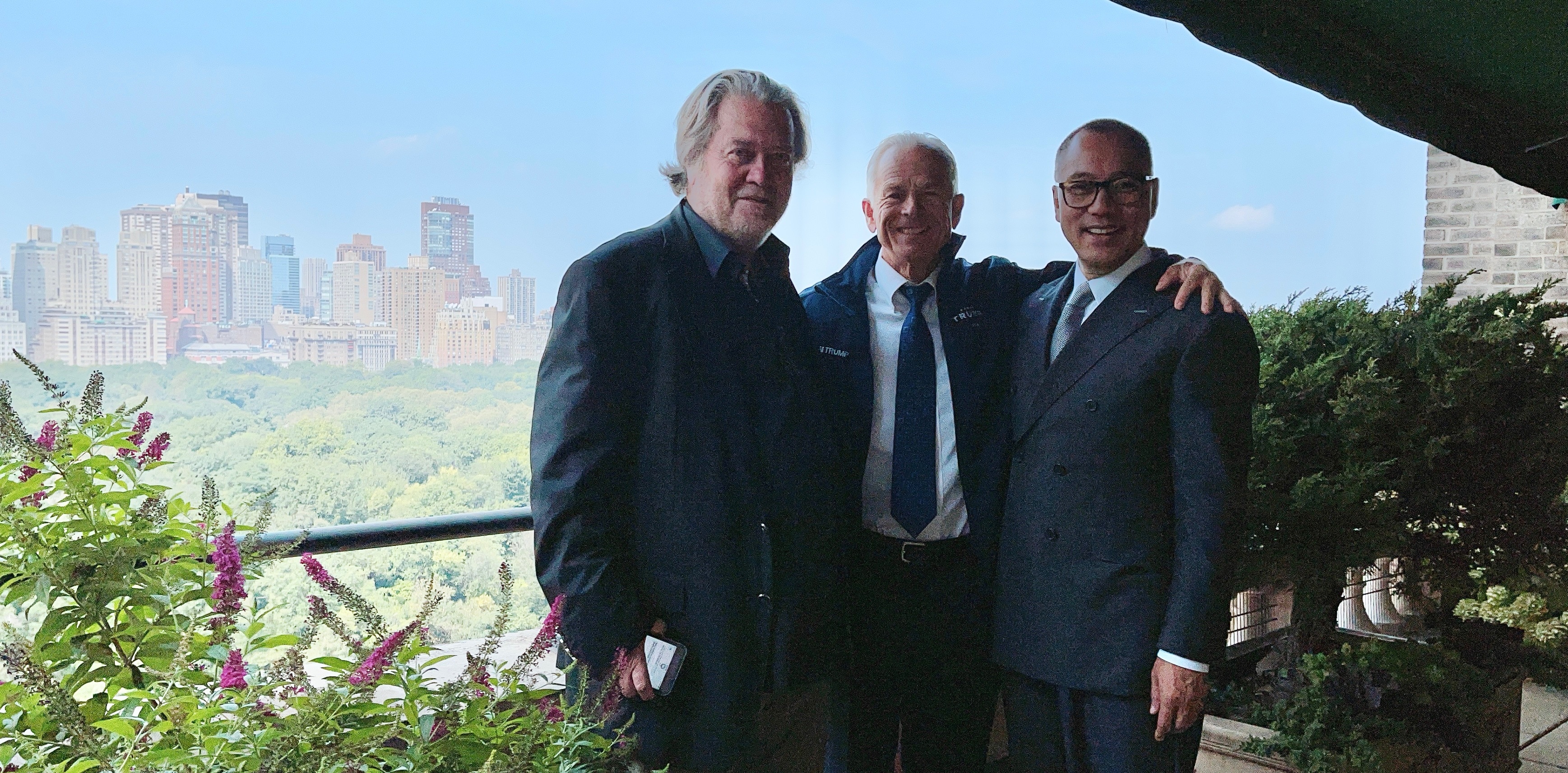 9月15号：真正的战友，有共同信仰的人，无论在任何情况下，都会共同的战斗！非常荣幸让共产党最恨的最害怕的．川普政府最重要的内阁官员，彼特，那瓦罗先生！今天正式的．官方宣布，成为盖特的形象大使，和新中国...