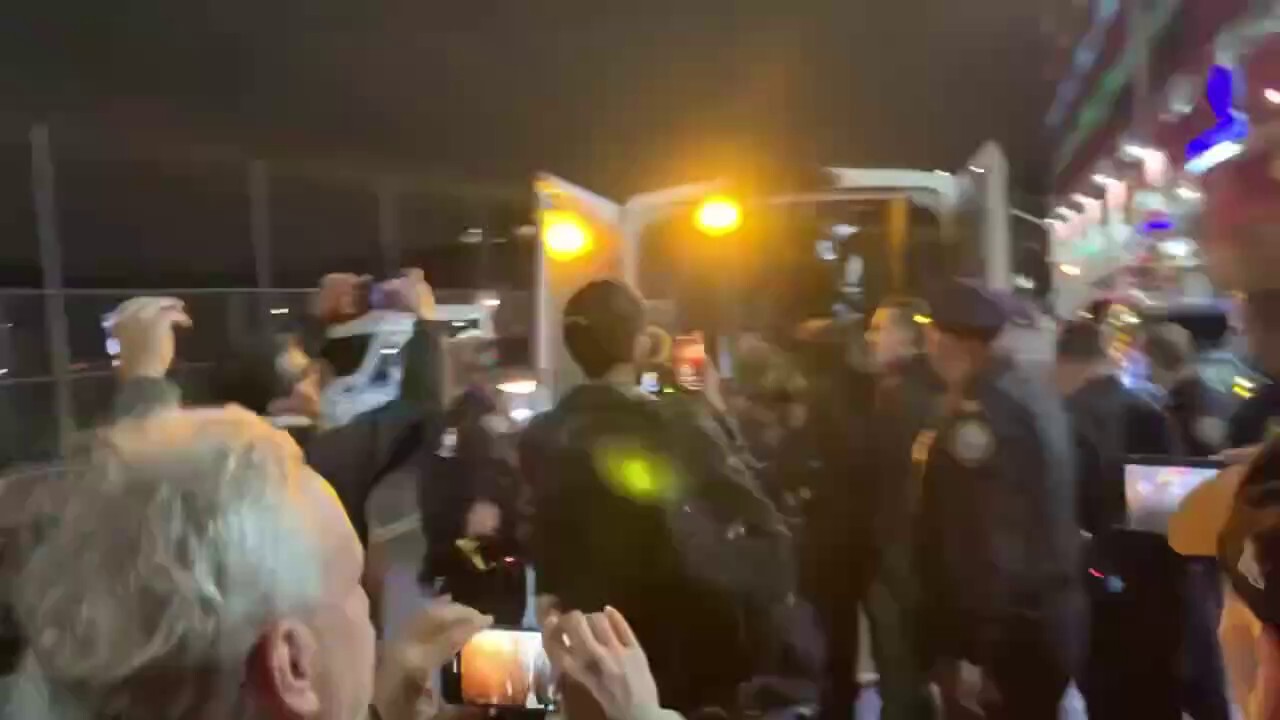 At least three under arrest for eating at Applebee’s queens New York. 

