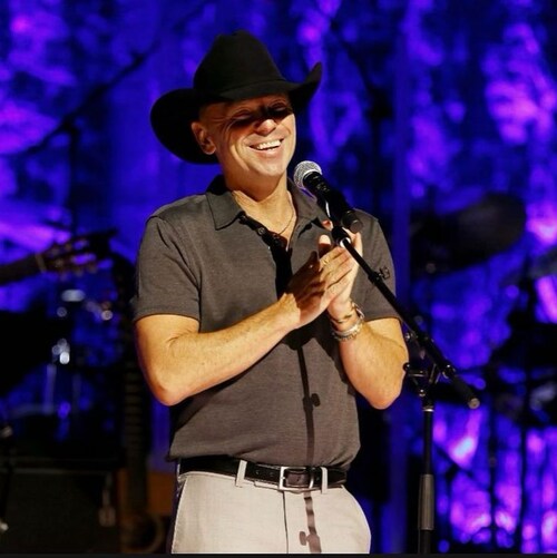 Hi there. It's Kenny and it crew. Get tickets to the 2022 
#hereandnowtour👇 

 http://bit.do/kennygmaill