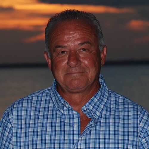 Male Conservative Christian ready to take our country back.  #LGB
No Bitcoin or dating.
