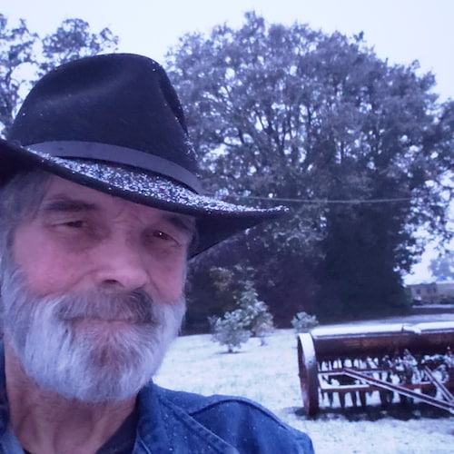 Conservative vet. Love God and family. Hate liars, thieves and anyone trying to destroy our country. MAGA. God bless our...