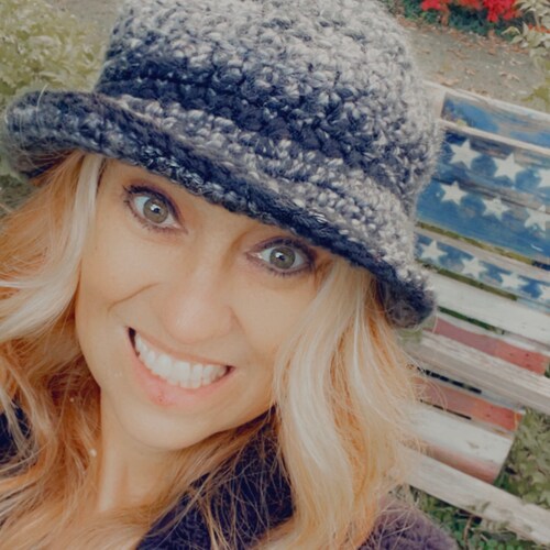 LIVE LOVE LAUGH. 🌎 ☮️. Not a Democrat or Republican.  I’m a Realist.      No DM’s.  

DO NOT DM ME.