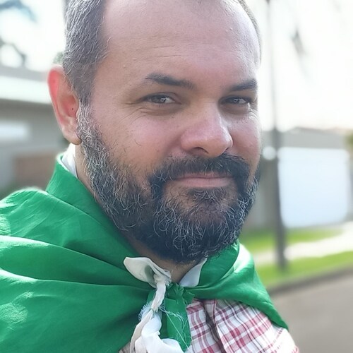 Cristão patriota. Muito bem casado e pai de duas princesas. Arquiteto e pastor batista. Deus, Família, Liberdade, Pátria.