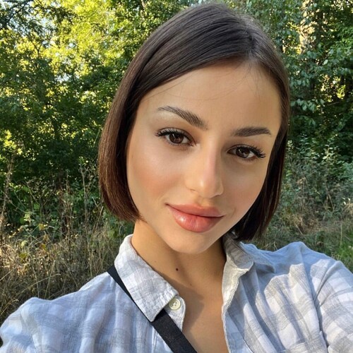 Political Student | Christian | Trump Supporter 🇺🇸| Freedom is Key 💪 | Let Love Lead ❤️🤗.