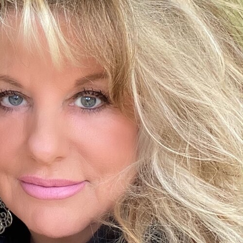 Constitutional conservative. Pro-life.  Stopped watching MSM January 6, 2021. Jesus is Lord. Trump won. Biden is an ille...