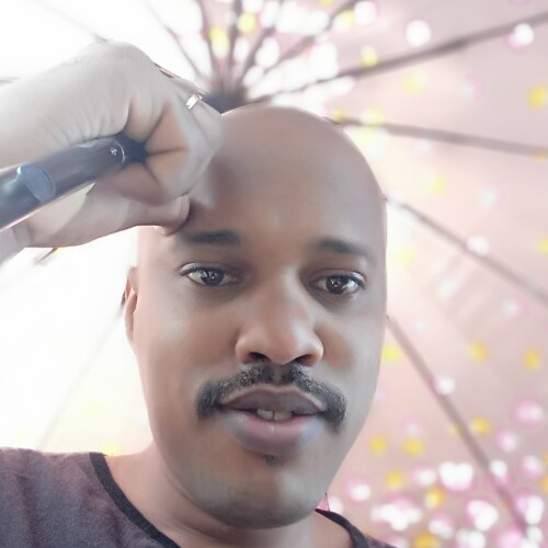 Alguém que acredita em Deus e na vida. O que aqui é postado, é aquilo que vive, vivo, aprendo e aprendi.