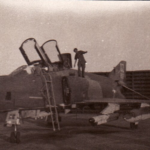 USAF Vietnam Vet.
Internal combustion gas guzzlers
Hi-fi audio.
Radio active.